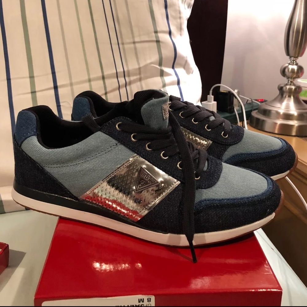Women’s guess Sneakers size 8 ..Brend New with box